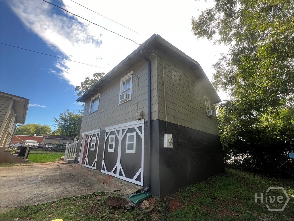 597 Dearing Street Property Photo 3