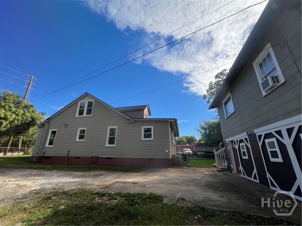 597 Dearing Street Property Photo 4