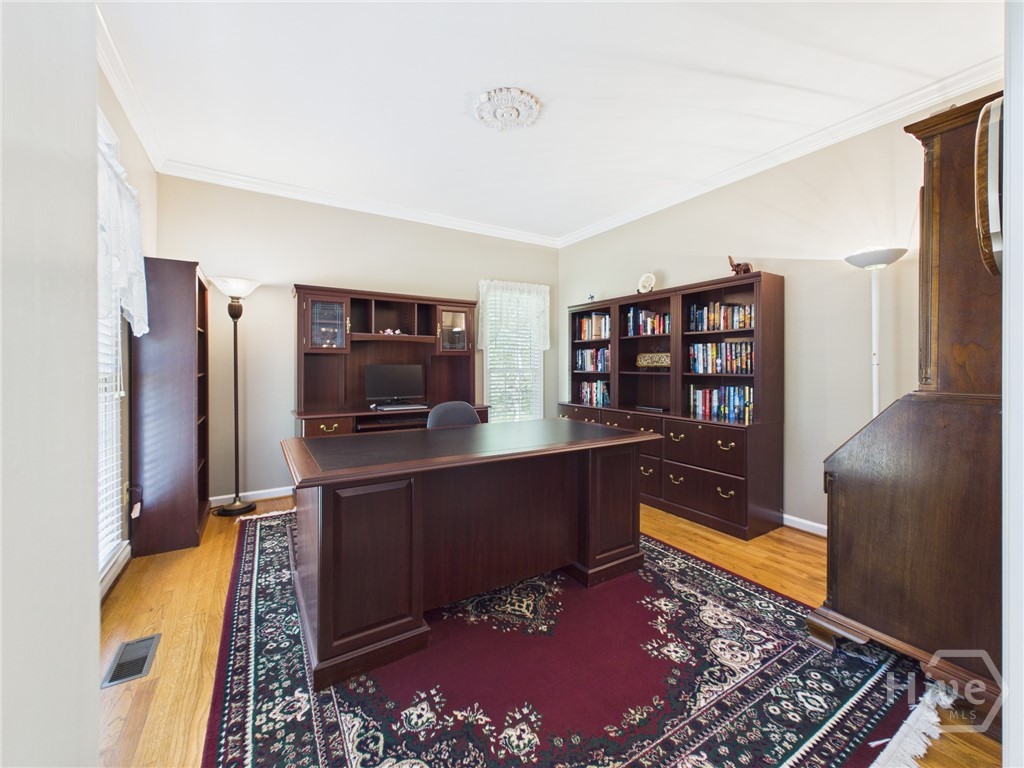 1120 Laurel Pointe Property Photo 4