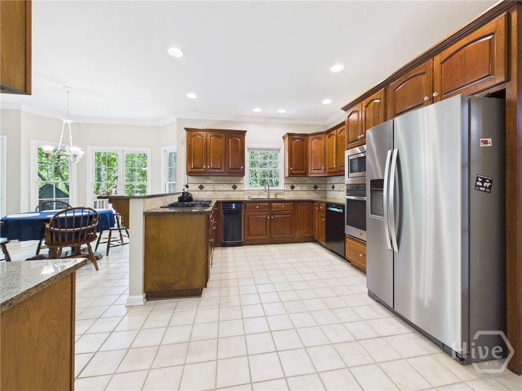 1120 Laurel Pointe Property Photo 7