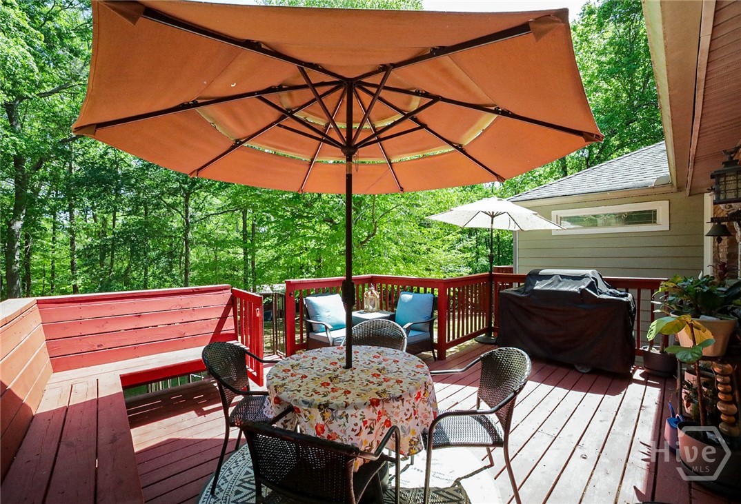298 Hudson River Drive Property Photo 2