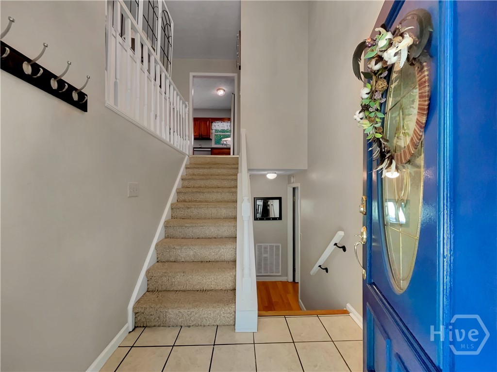 298 Hudson River Drive Property Photo 9