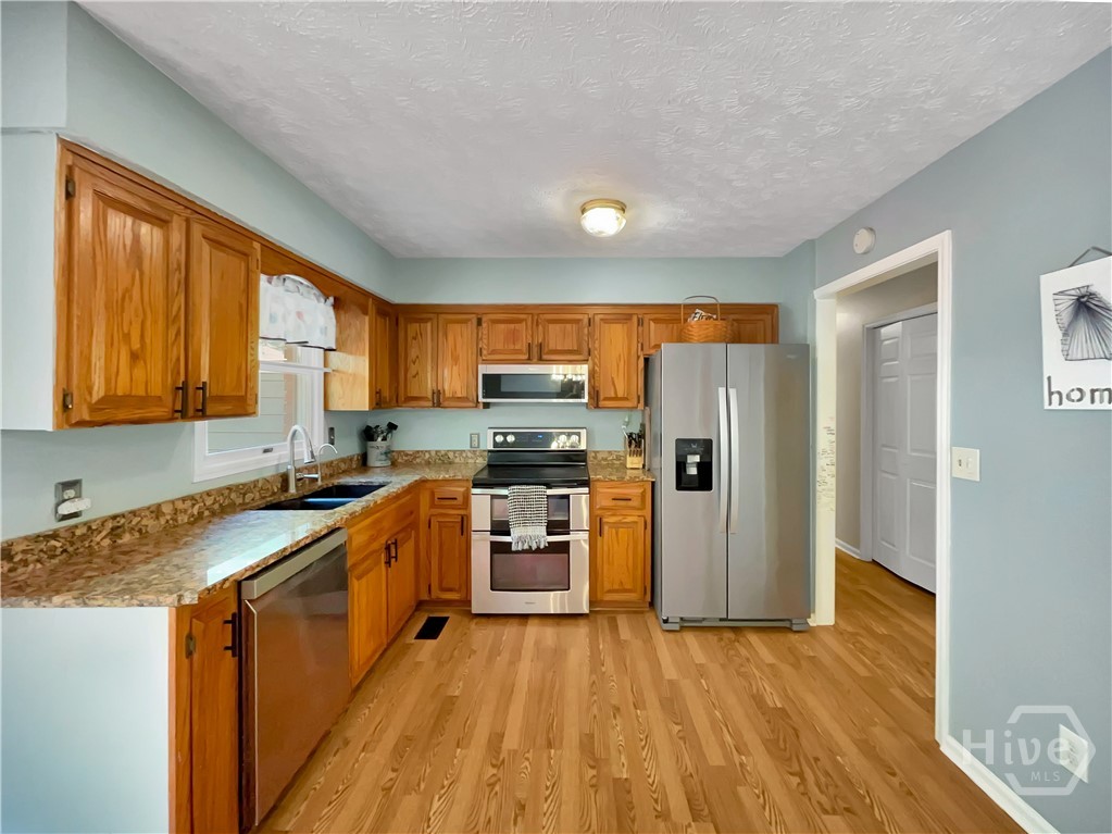 298 Hudson River Drive Property Photo 14