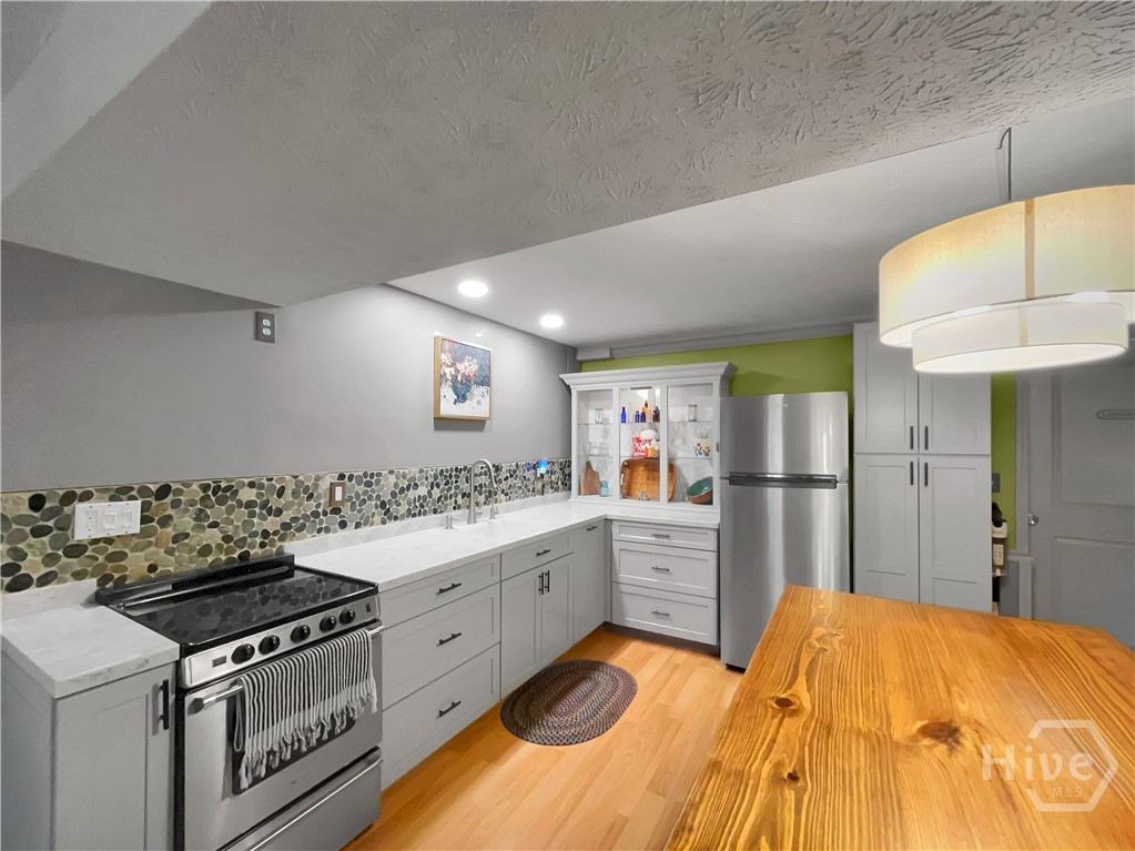 298 Hudson River Drive Property Photo 30