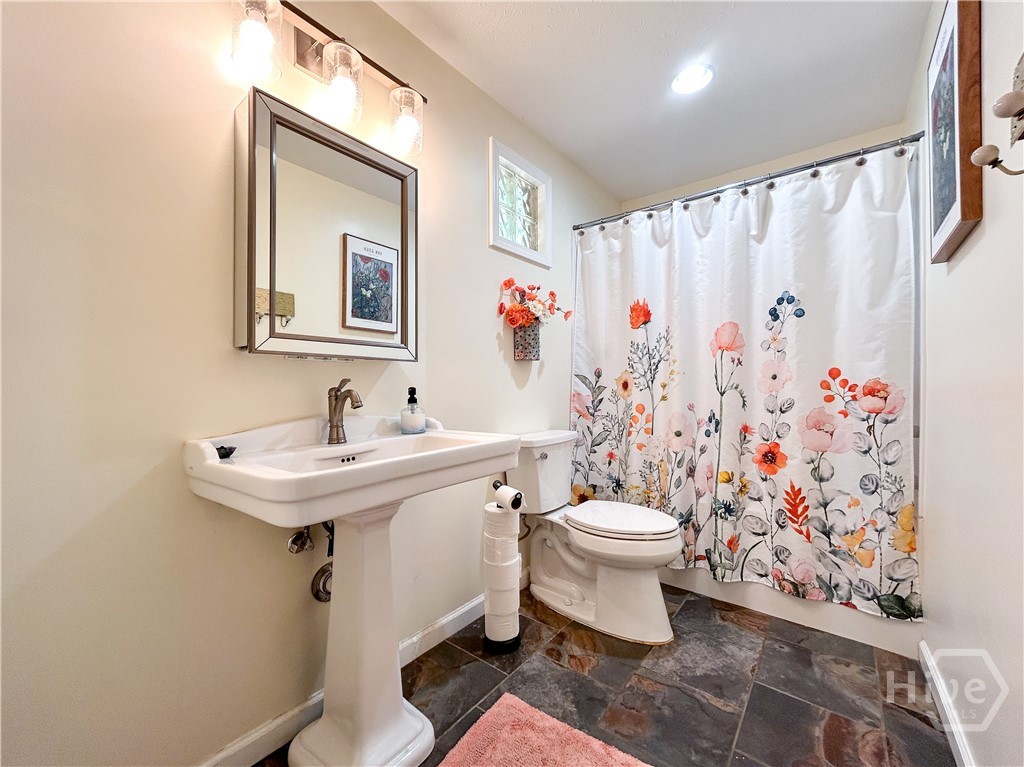 298 Hudson River Drive Property Photo 40