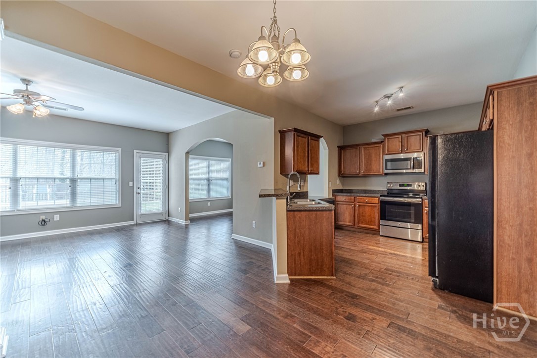 6503 Silk Tree Point Property Photo 7