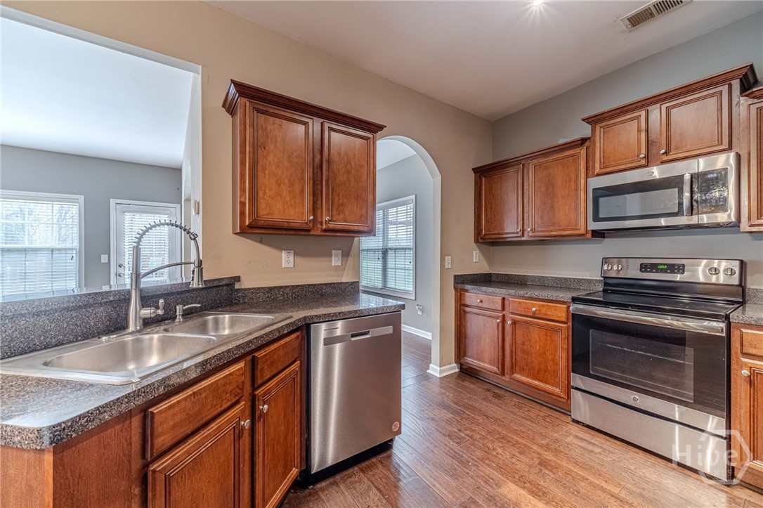 6503 Silk Tree Point Property Photo 10