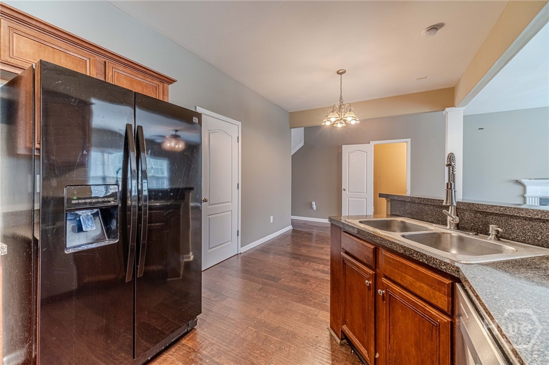 6503 Silk Tree Point Property Photo 12