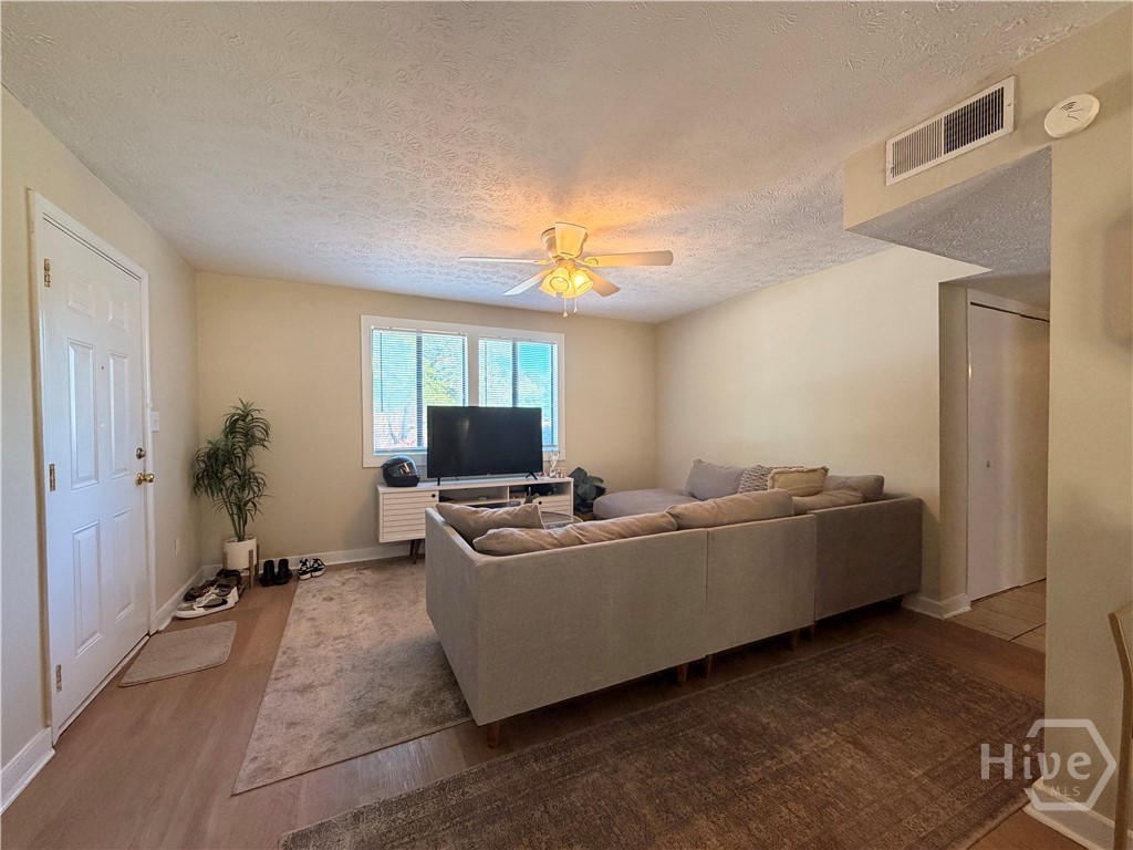 102 Welch Place Property Photo 8