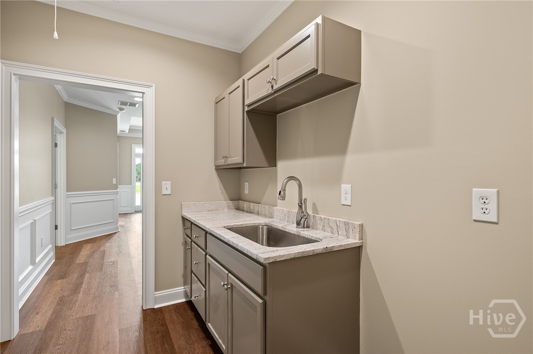 1060 Garland Drive 300b Property Photo 5