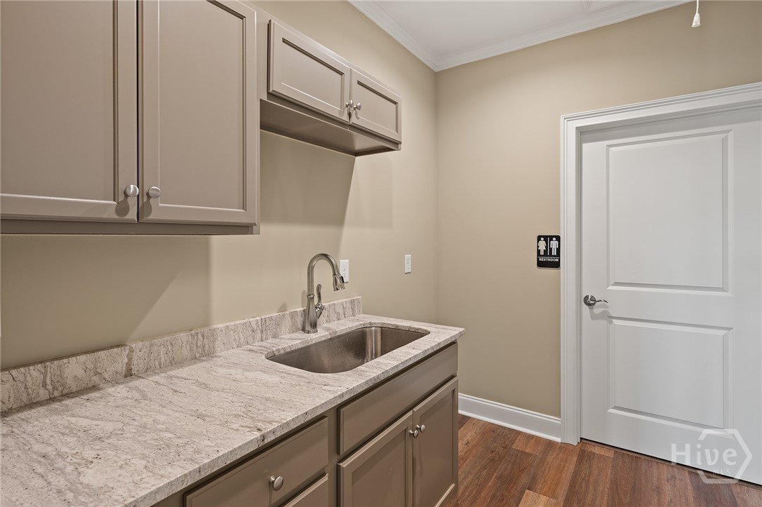 1060 Garland Drive 300b Property Photo 6