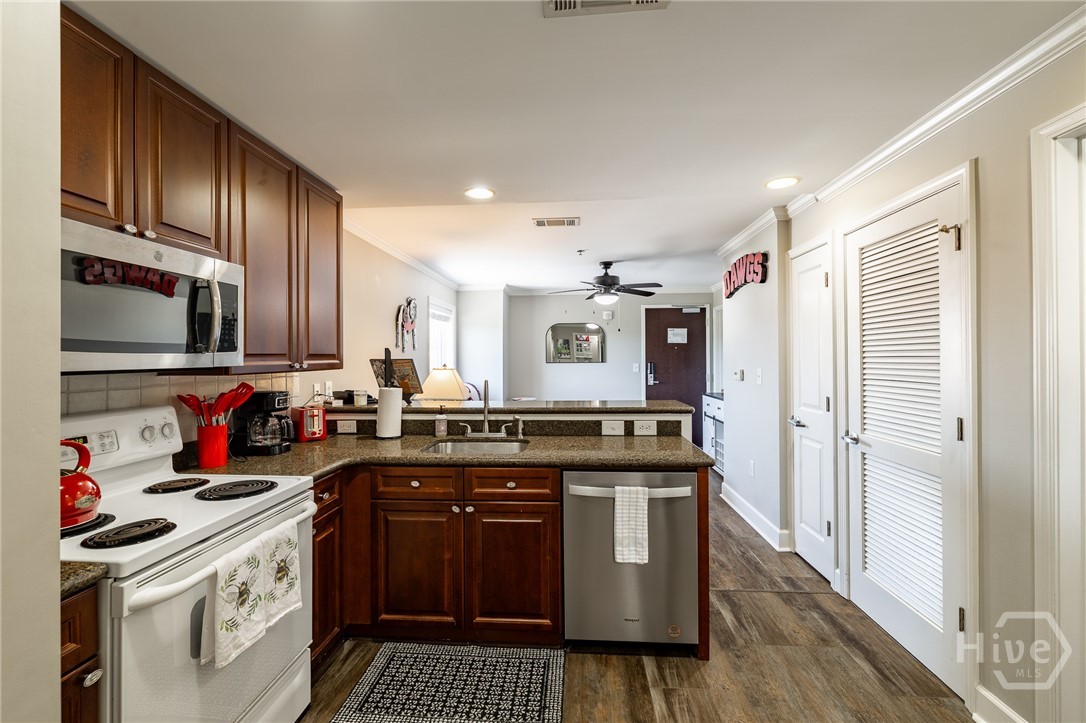 250 W Broad Street 601 Property Photo 8
