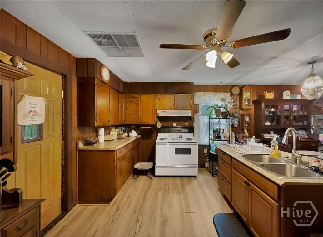 651 S Jackson Street Property Photo 10