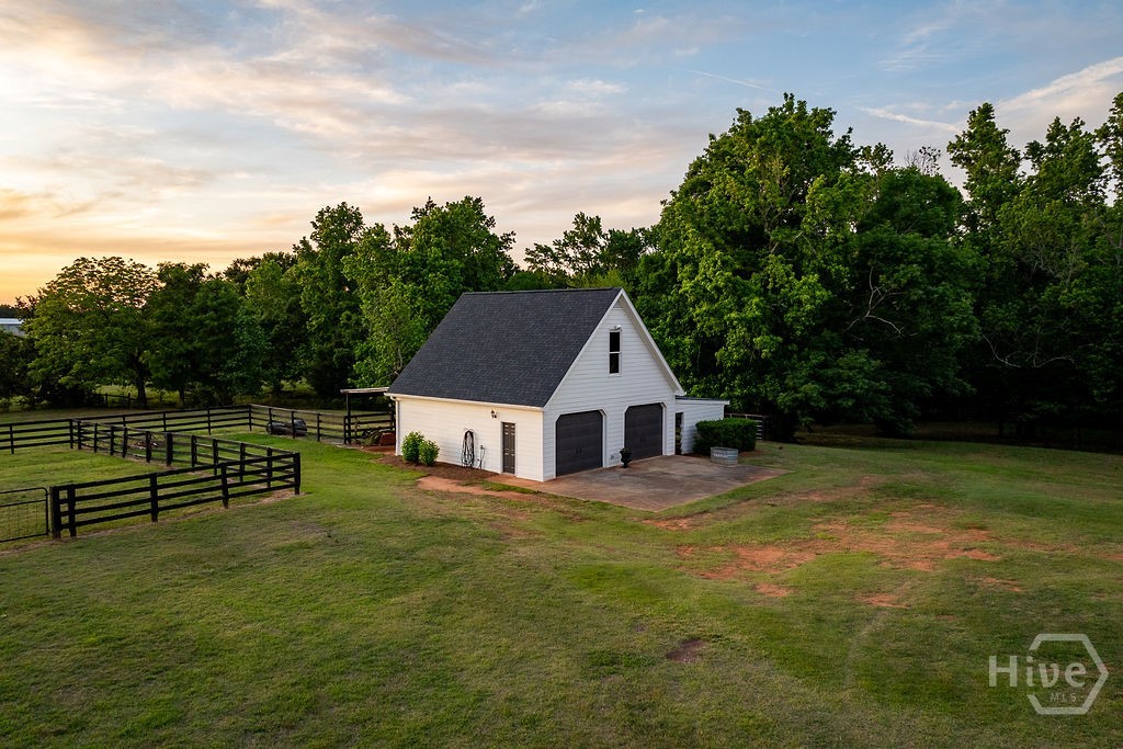 1051 Greenfield Lane Property Photo 4