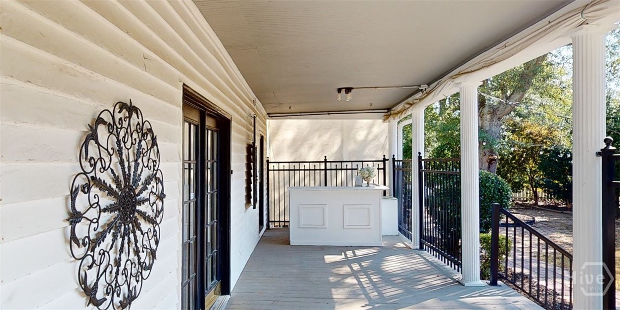 1029 S Elm Street Property Photo 2