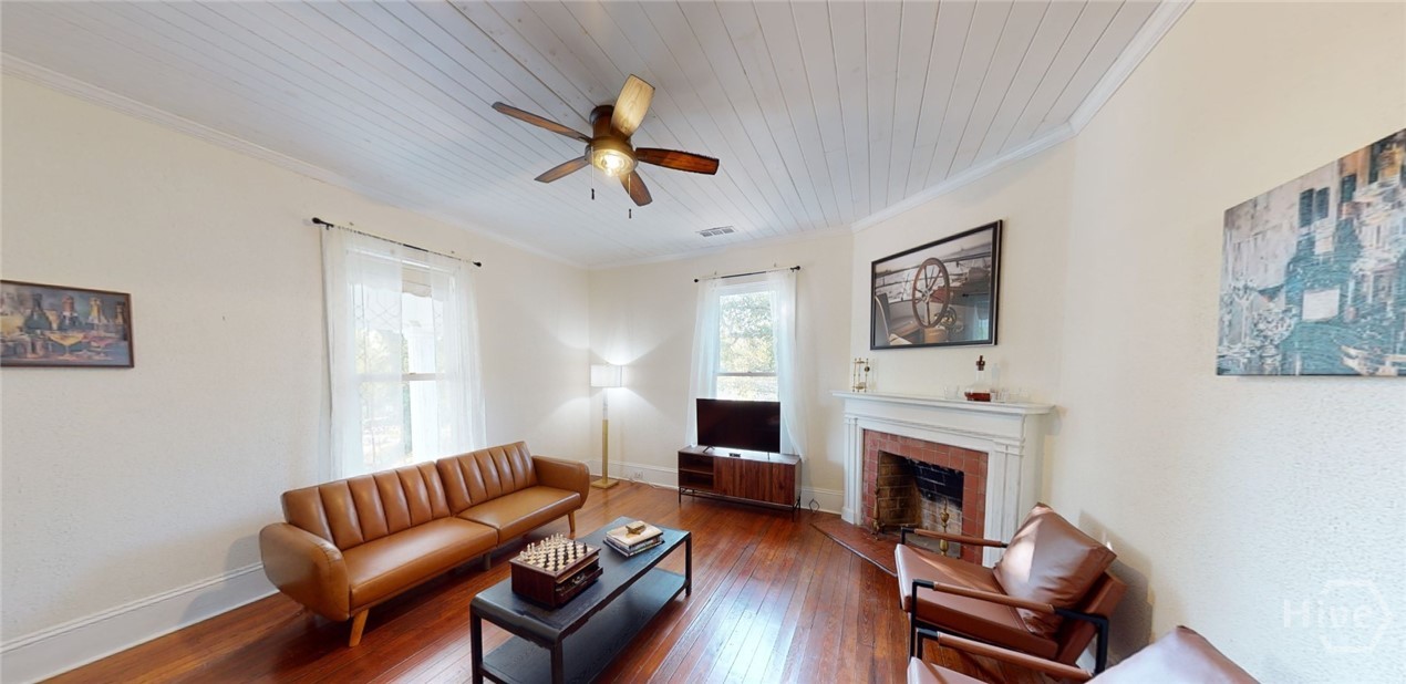 1029 S Elm Street Property Photo 4