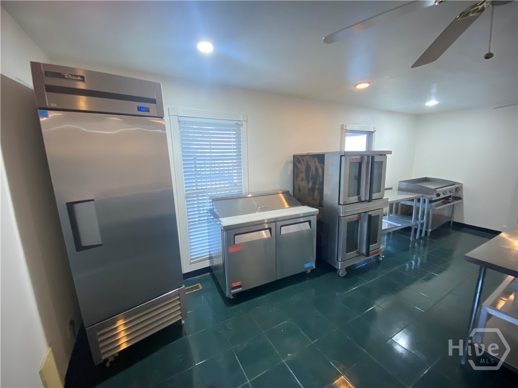 1029 S Elm Street Property Photo 15