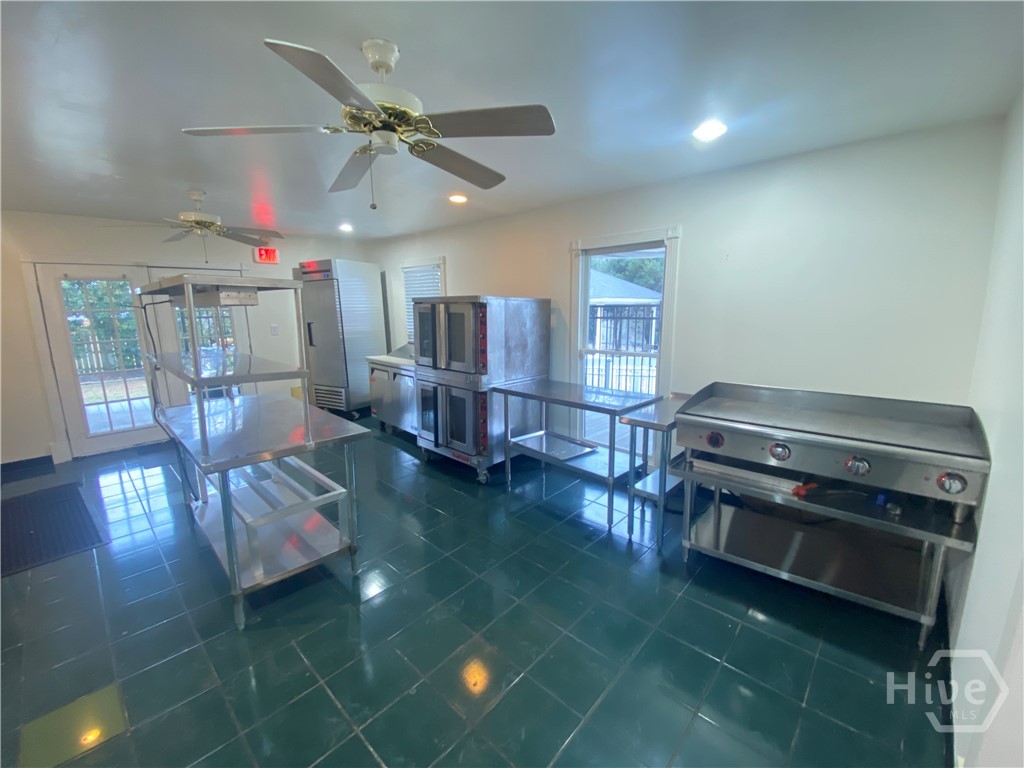 1029 S Elm Street Property Photo 19