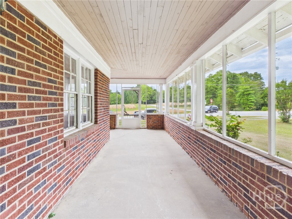 1600 Mcnutt Creek Road Property Photo 2