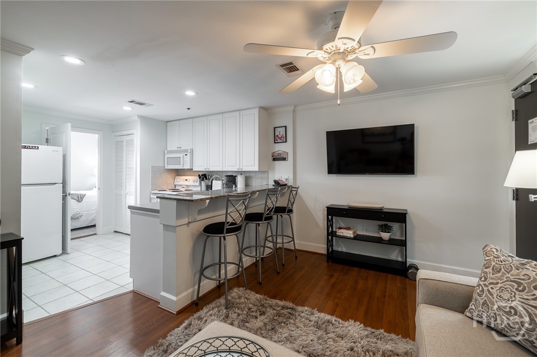 250 W Broad Street 708 Property Photo 6