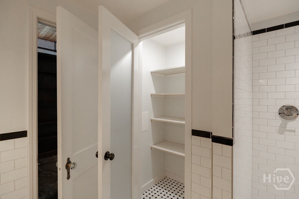 585 White Circle 504 Property Photo 36