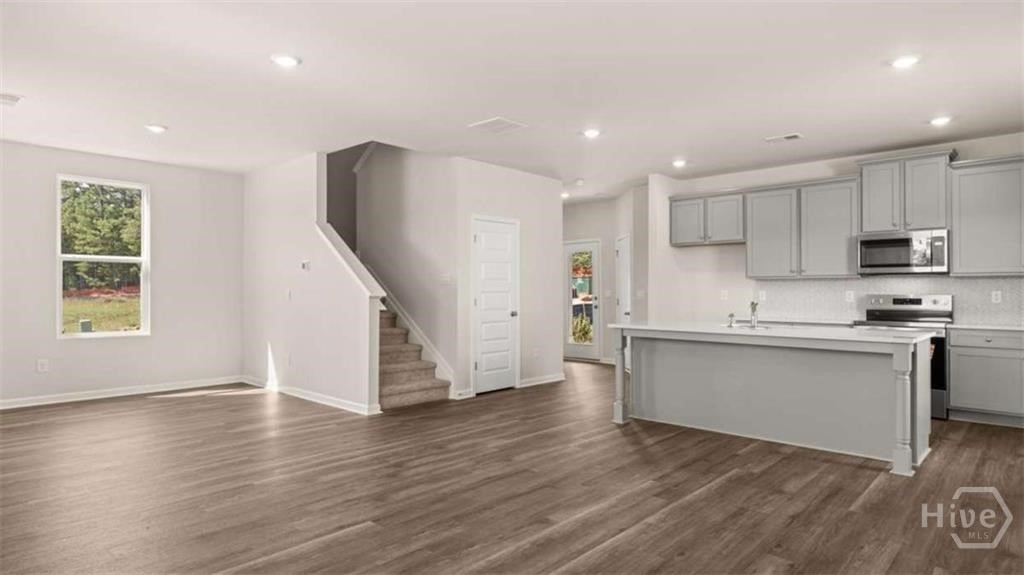 607 Cantor Way Property Photo 15