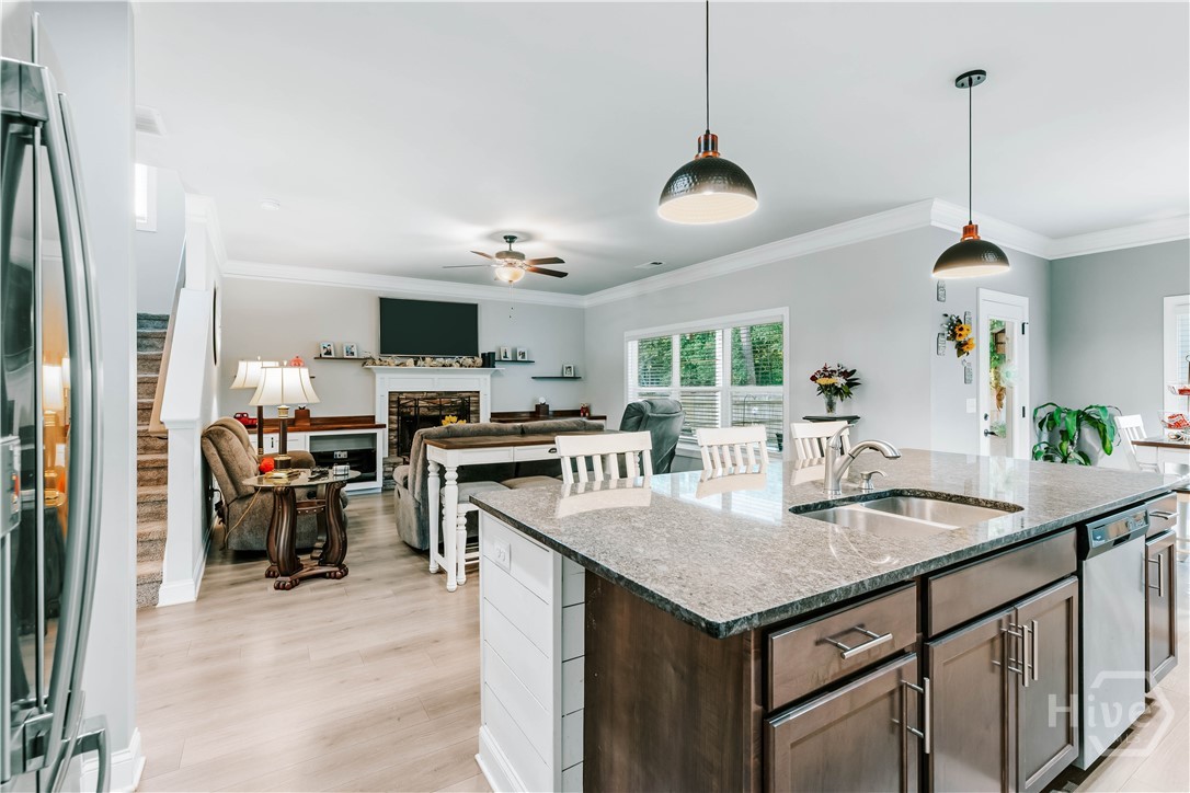 20 Woodbury Lane Property Photo 4