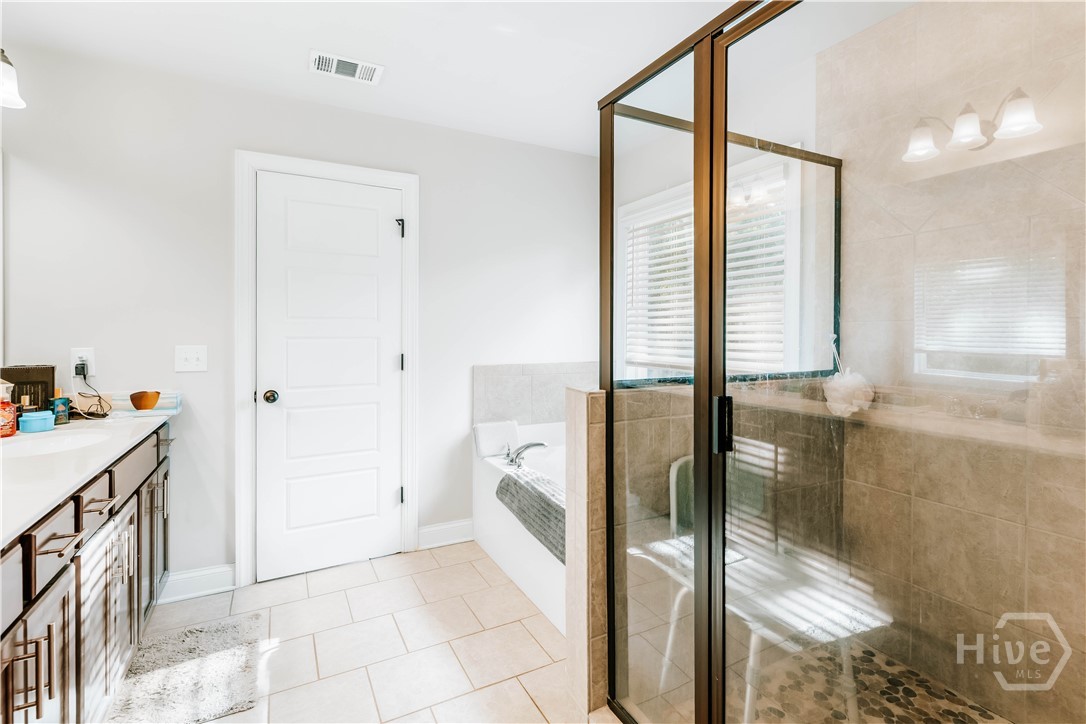 20 Woodbury Lane Property Photo 27