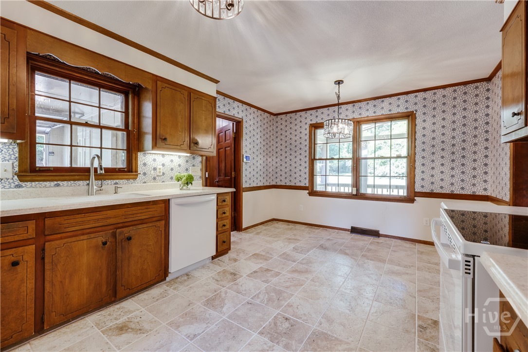 100 Robin Road Property Photo 11