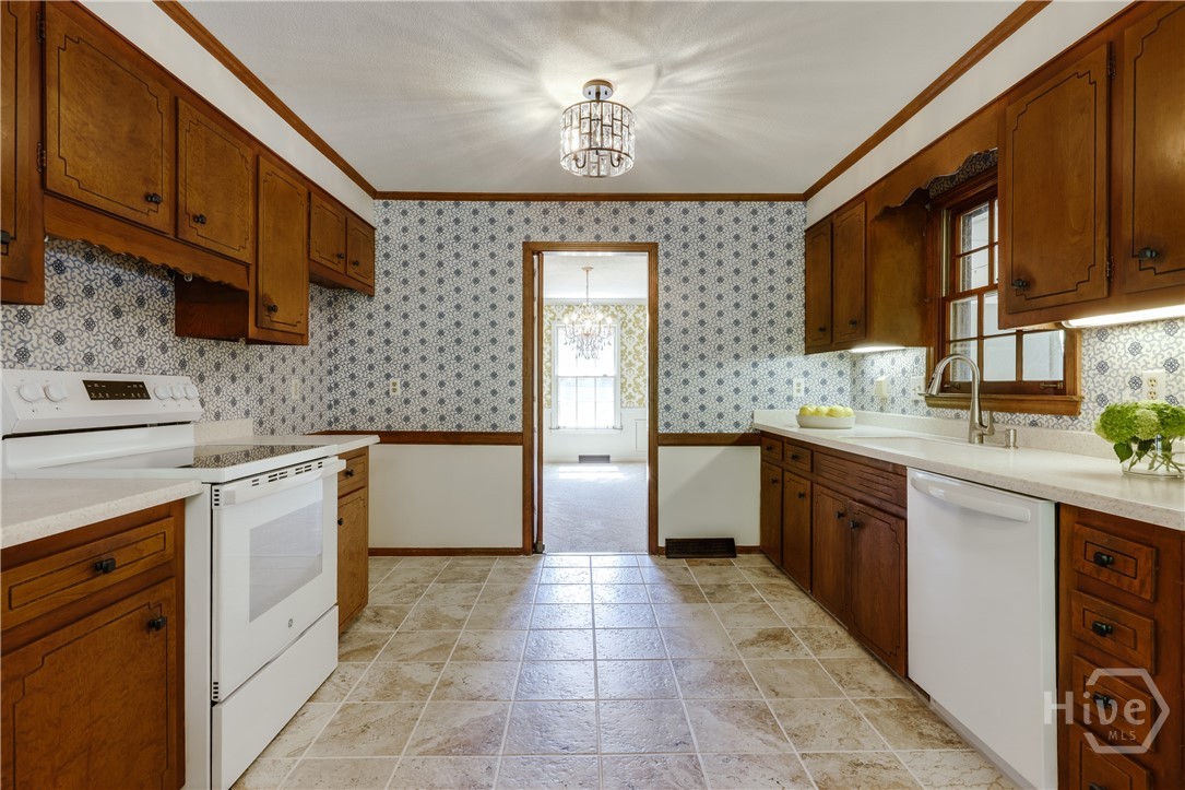 100 Robin Road Property Photo 12