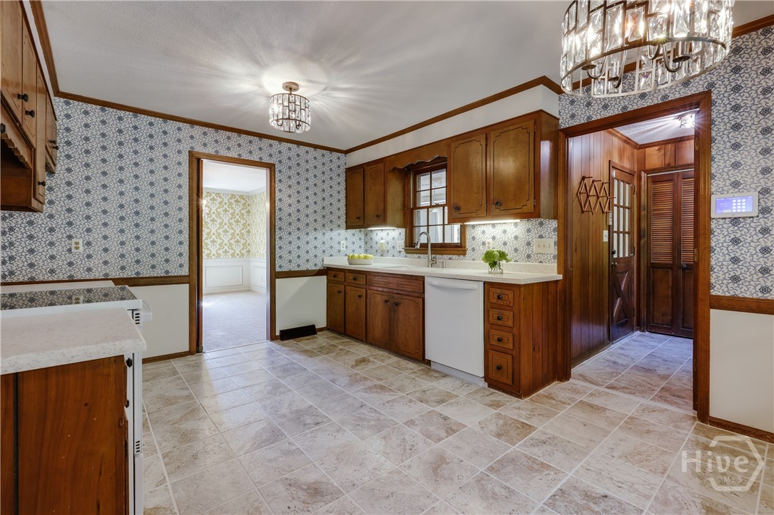 100 Robin Road Property Photo 13