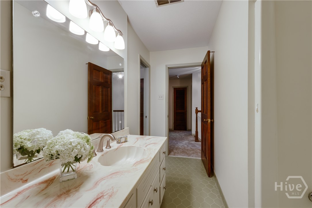 100 Robin Road Property Photo 34