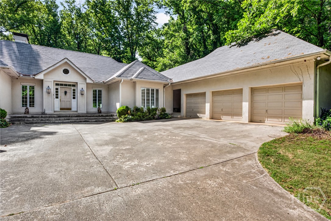 580 Westview Drive Property Photo 1