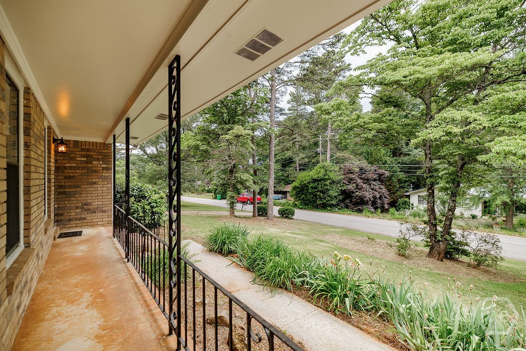 265 University Circle Property Photo 10