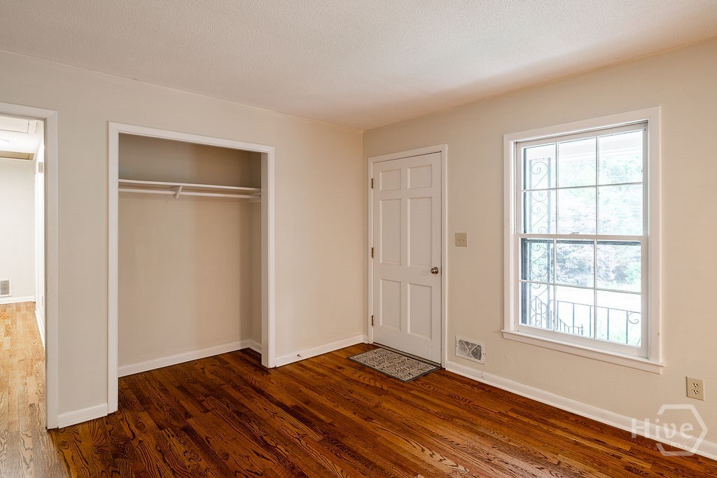 265 University Circle Property Photo 11