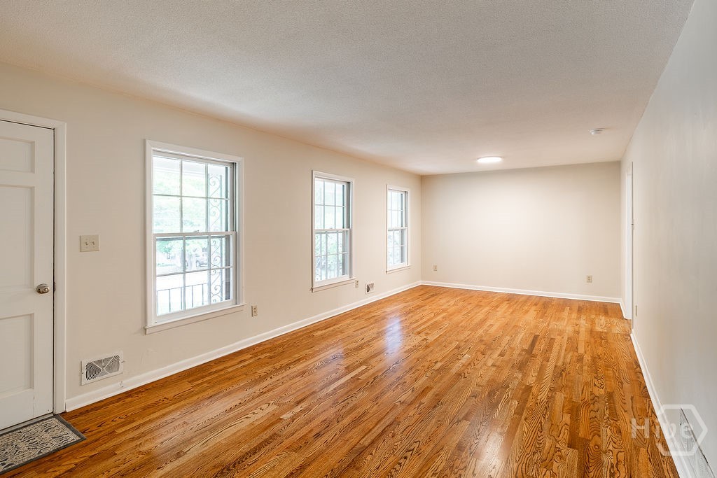 265 University Circle Property Photo 12