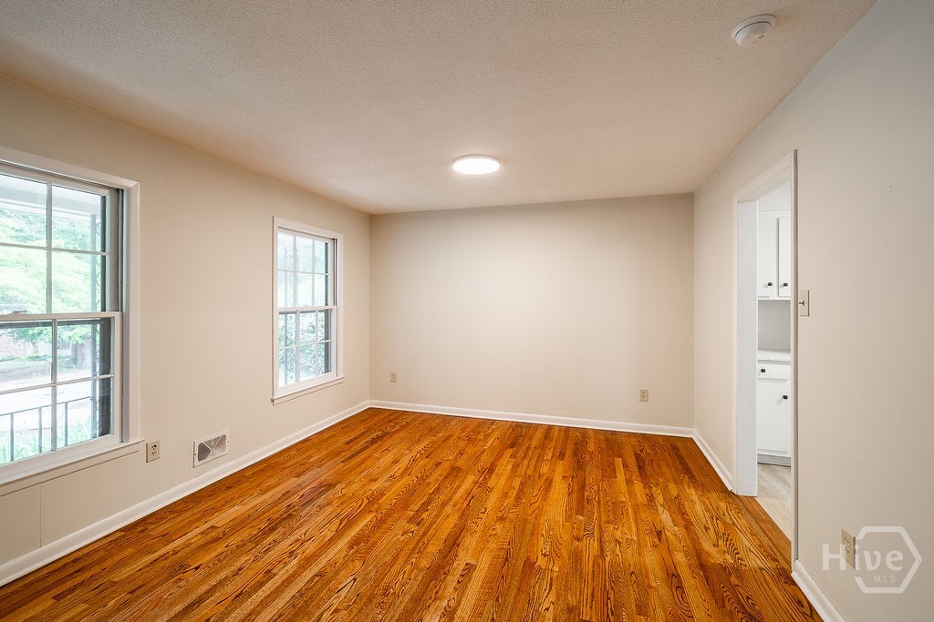 265 University Circle Property Photo 14