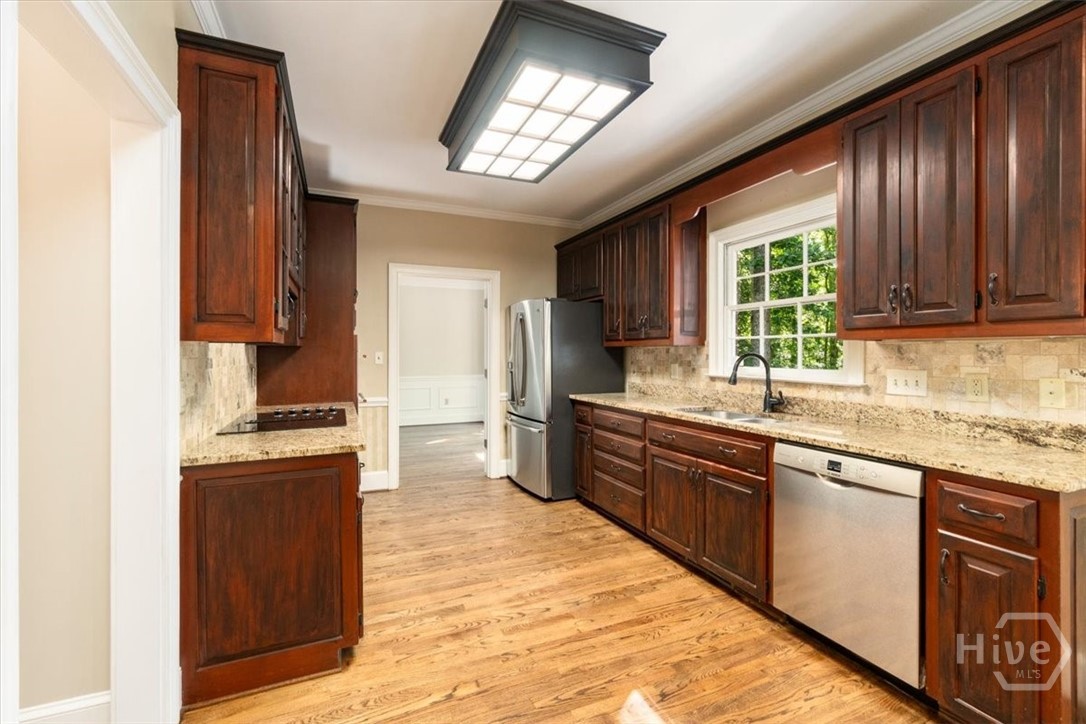 1080 Riverside Drive Property Photo 12
