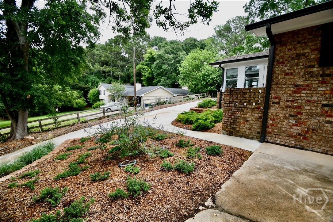 280 Valleybrook Drive Property Photo 5