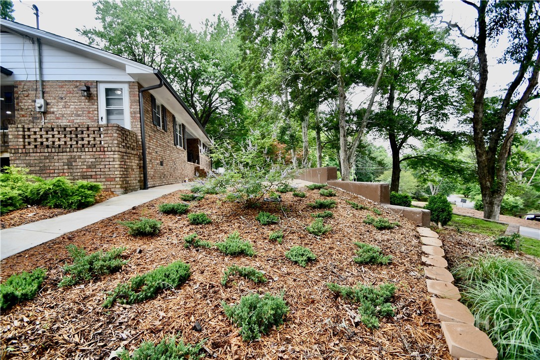 280 Valleybrook Drive Property Photo 8