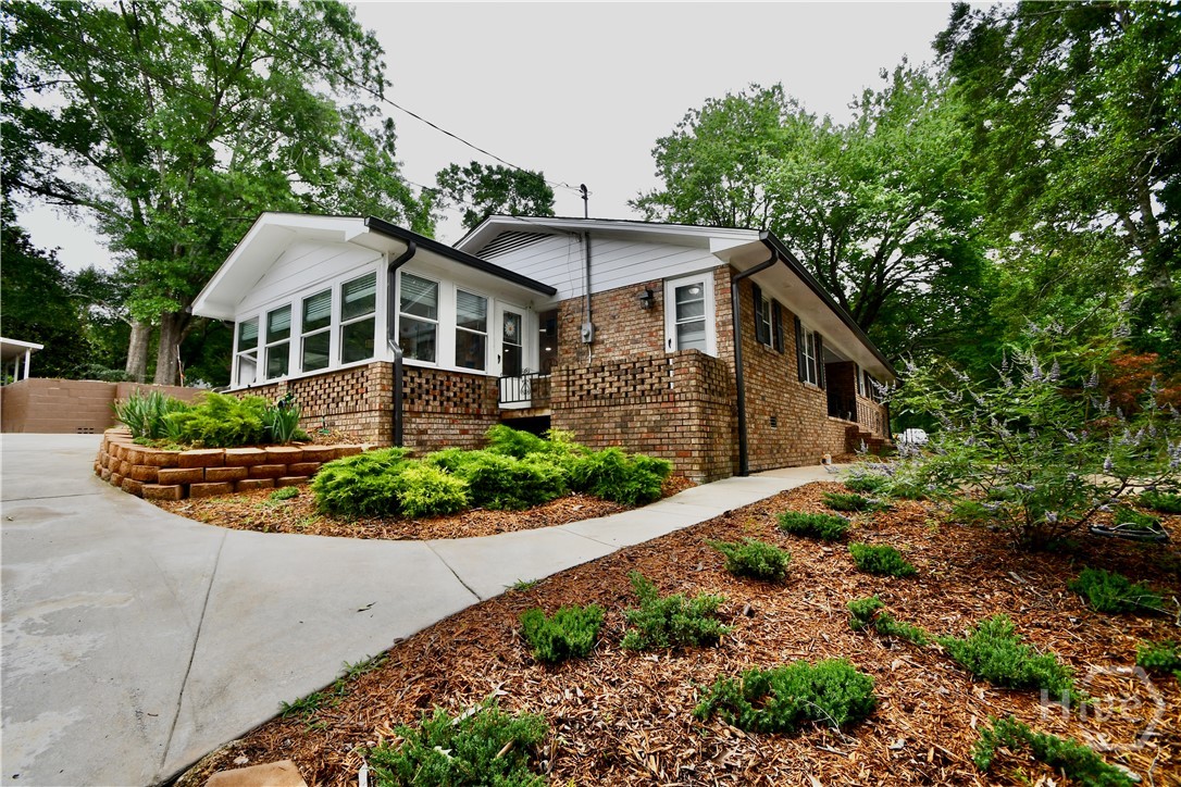 280 Valleybrook Drive Property Photo 9