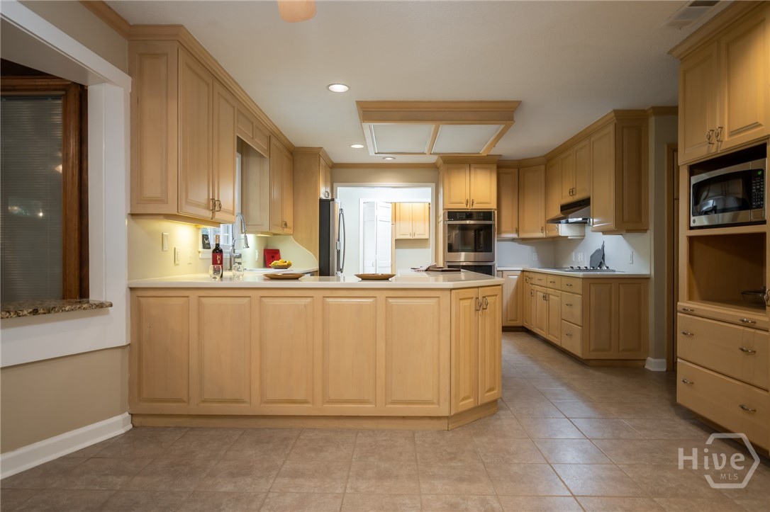 139 Lake Forest Drive Property Photo 5