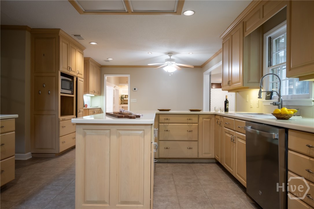139 Lake Forest Drive Property Photo 11