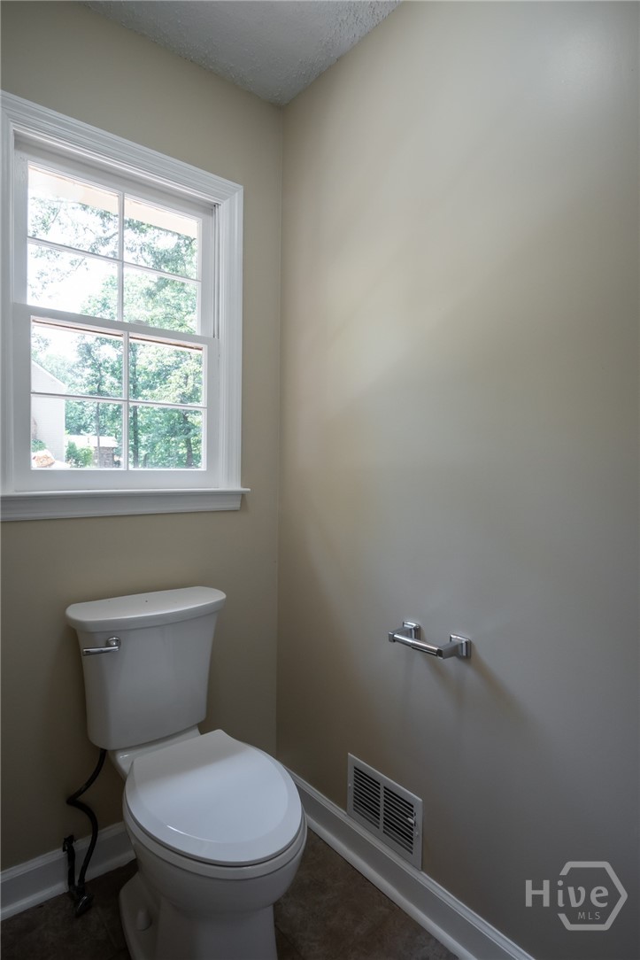 139 Lake Forest Drive Property Photo 29