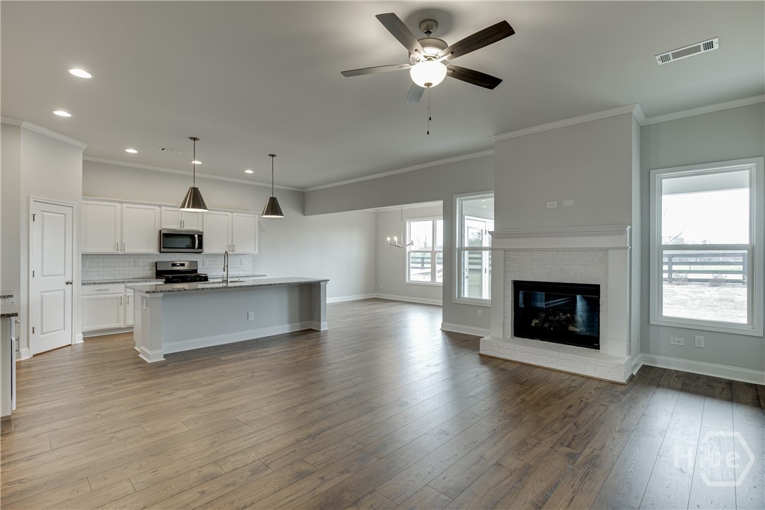 210 Oakdale Road Property Photo 6