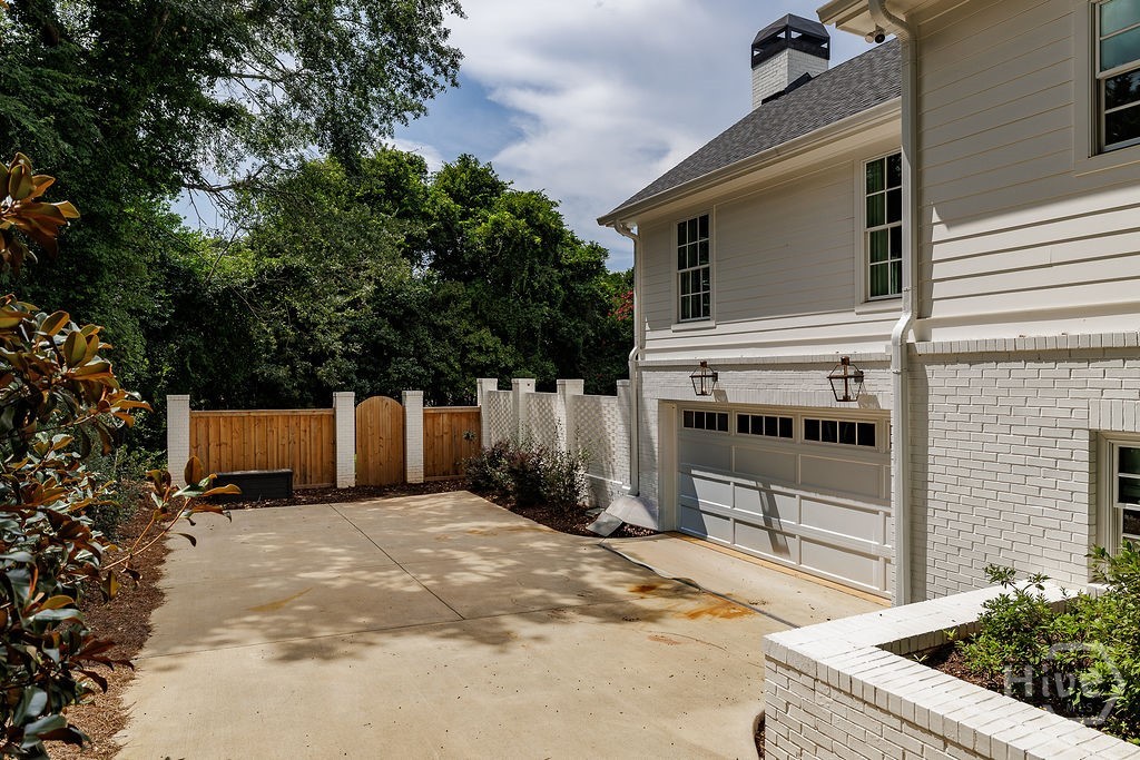 450 Stanton Way Property Photo 3