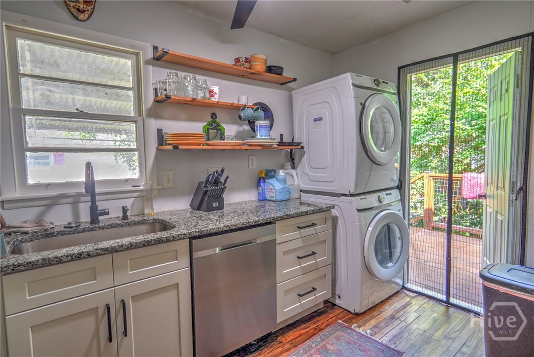 665 Branch Street Property Photo 4