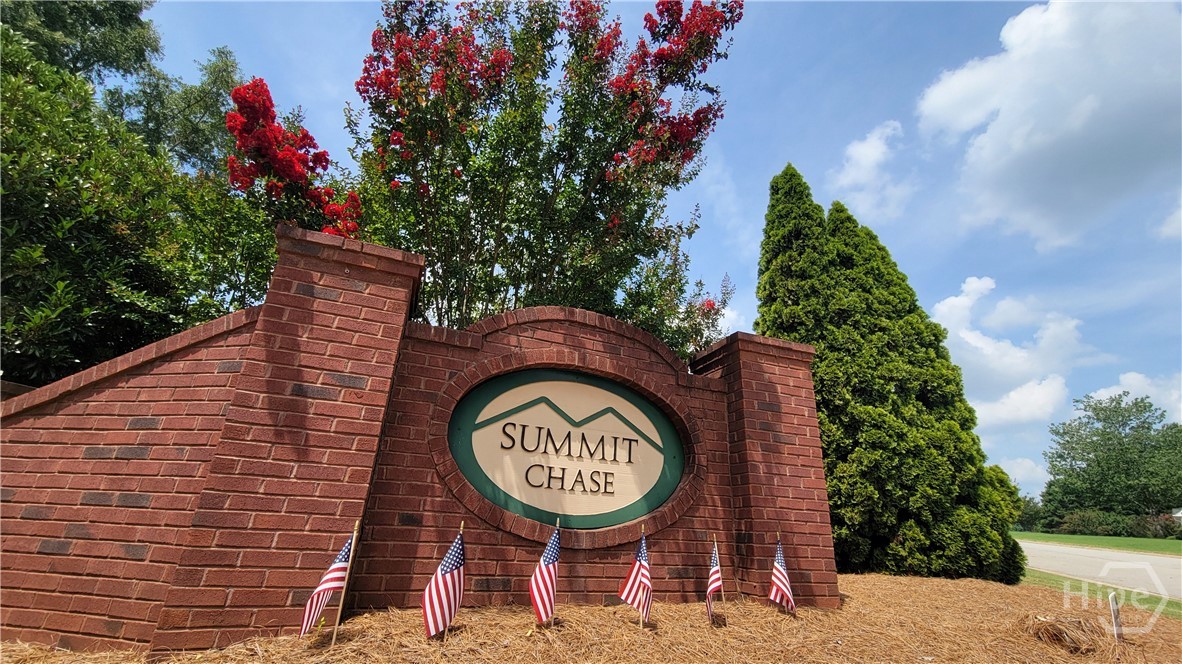 371 Summit Chase Drive Property Photo 3