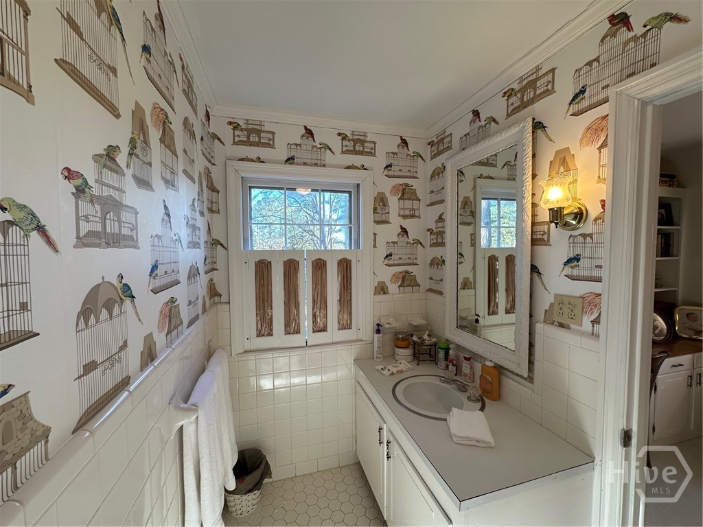 810 Stewart Avenue Property Photo 24
