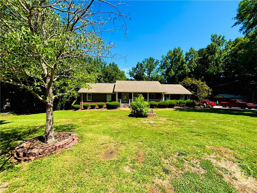 110 Saxon Woods Drive Property Photo 4